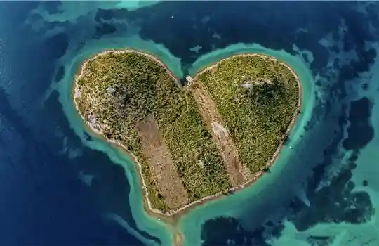hearth shaped island